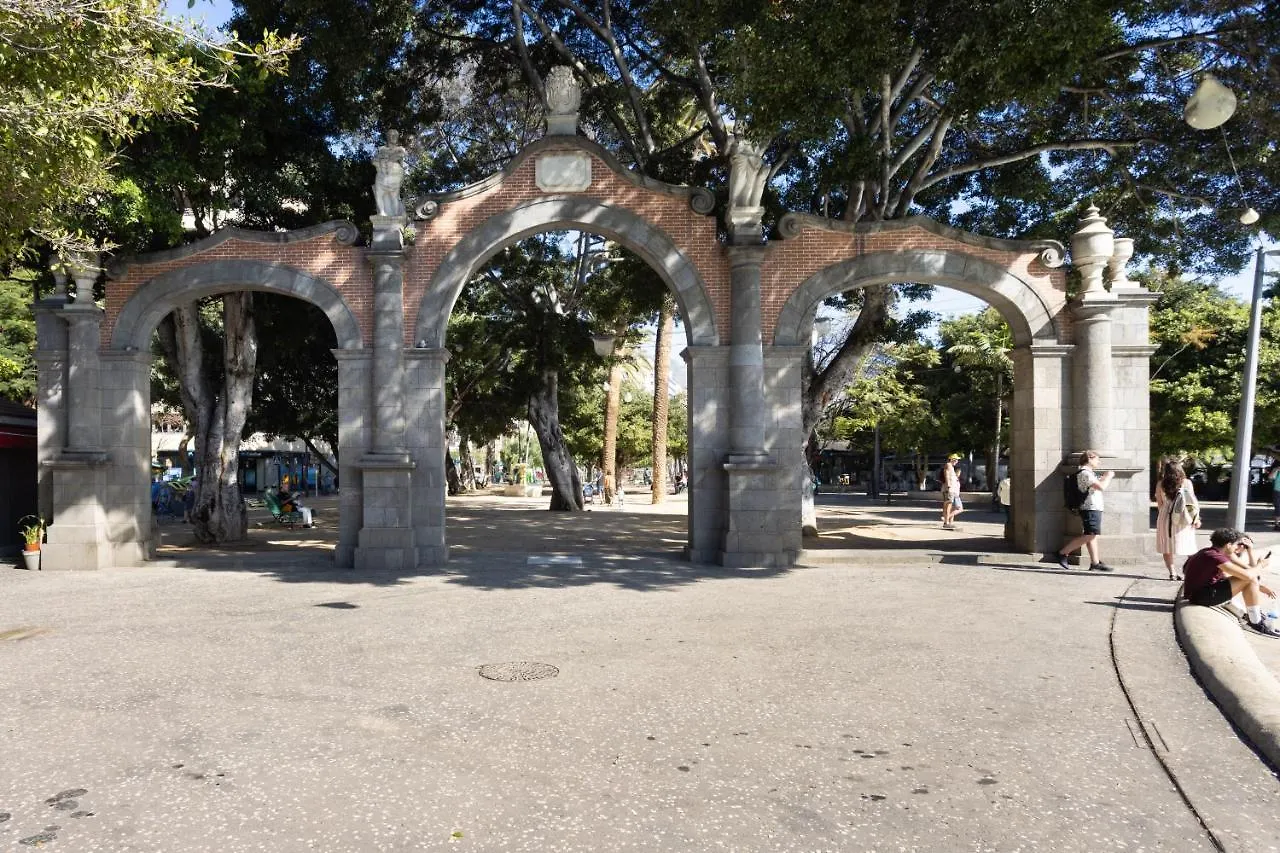 Home2Book Charming Studio Santa Cruz City Views